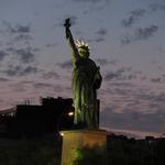 «большая» парижская Статуя свободы